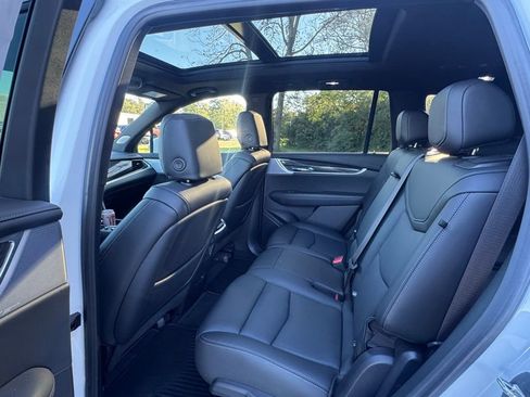 Used 2023 Cadillac XT6 Sport w/ Technology Package image 15
