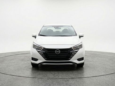 Used 2025 Nissan Versa SV FWD image 2