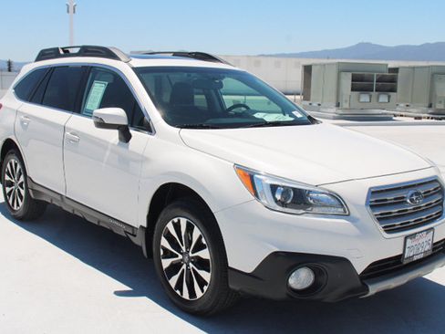 Used 2015 Subaru Outback 2.5i Limited AWD/4WD image 2