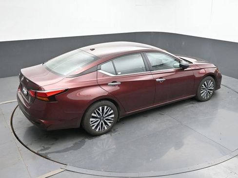 Used 2025 Nissan Altima 2.5 SV FWD image 12