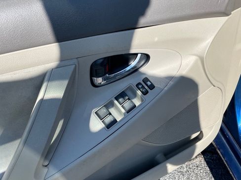 Used 2011 Toyota Camry LE w/ LE Extra-Value Pkg FWD image 11