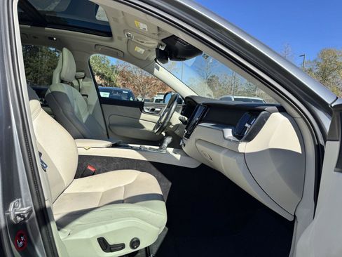 Used 2018 Volvo XC60 T5 Momentum w/ Vision Package image 29