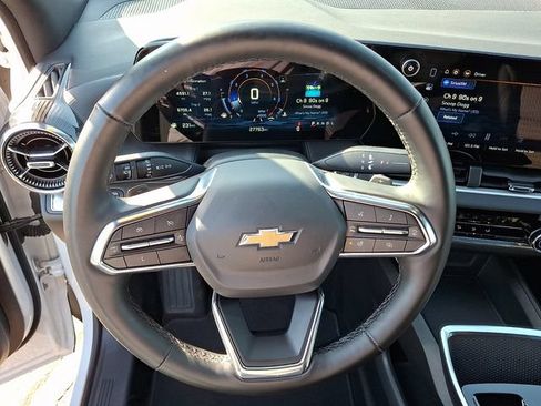Used 2025 Chevrolet Equinox LT FWD image 13