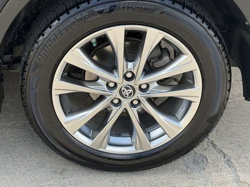 Used 2018 Toyota RAV4 Limited w/ Advanced Technology Package AWD/4WD image 8