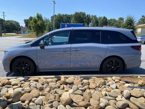 Used 2023 Honda Odyssey Sport image 4