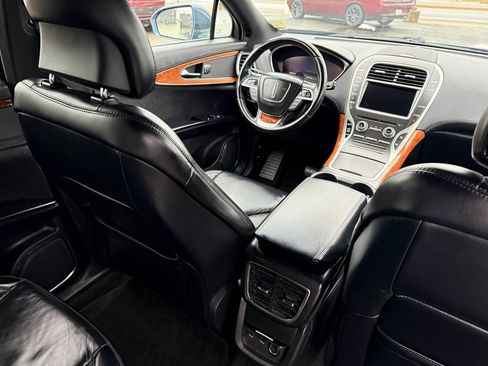 Used 2019 Lincoln Nautilus Select image 4