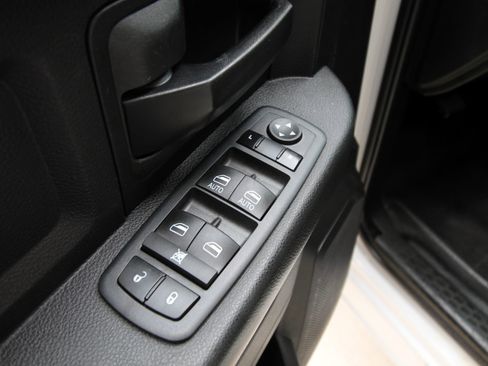 Used 2018 RAM 3500 Tradesman w/ Chrome Appearance Group image 19