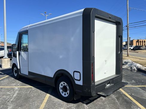 New 2025 Chevrolet Brightdrop 400 w/ Power Door Package image 19