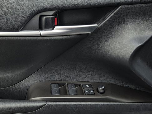 Used 2024 Toyota Camry SE image 15