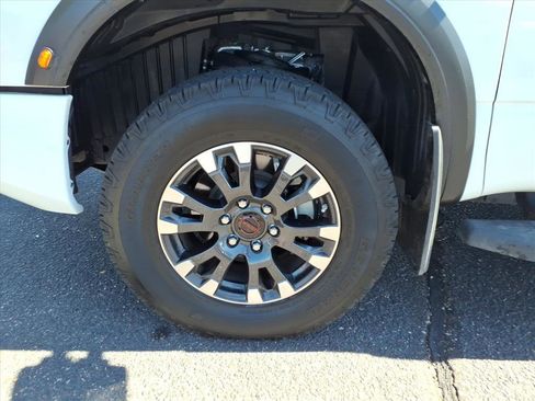 Used 2024 Nissan Titan PRO-4X w/ Pro-4x Convenience Package image 9