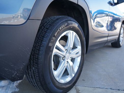 Used 2024 GMC Terrain SLE image 8