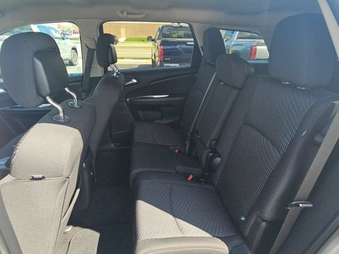 Used 2018 Dodge Journey SE w/ Connectivity Group FWD image 24