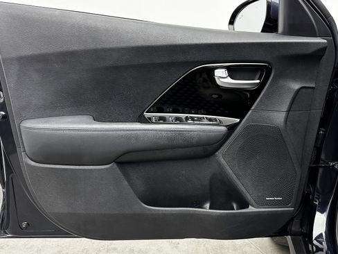 Used 2022 Kia Niro EX Premium image 11