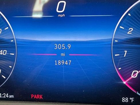 Used 2024 Mercedes-Benz E 350 4MATIC Sedan image 7