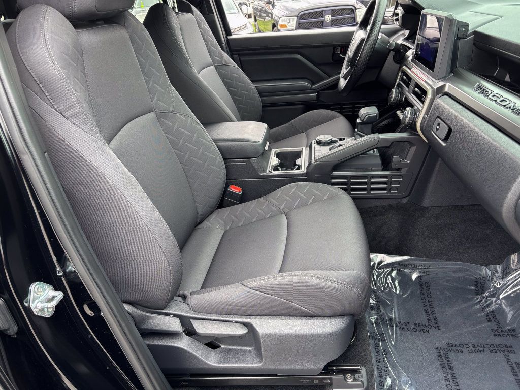 Certified 2025 Toyota Tacoma SR5 AWD/4WD image 35