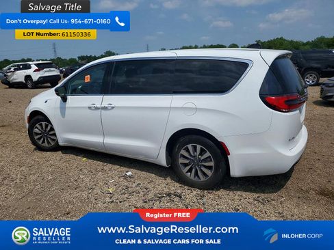 Used 2024 Chrysler Pacifica Limited FWD image 3