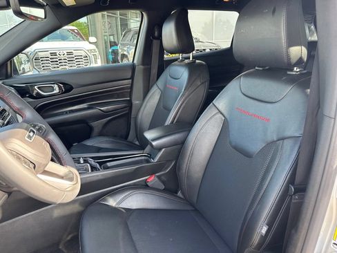 Used 2025 Jeep Compass Trailhawk AWD/4WD image 12
