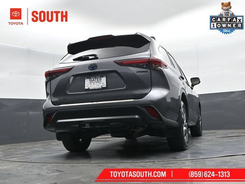 Used 2024 Toyota Highlander XLE AWD/4WD image 39