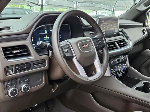 Used 2023 GMC Yukon SLT AWD/4WD image 9