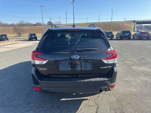 Used 2021 Subaru Forester Limited image 6