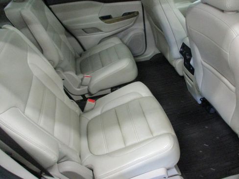 Used 2018 GMC Acadia Denali w/ Technology Package image 14