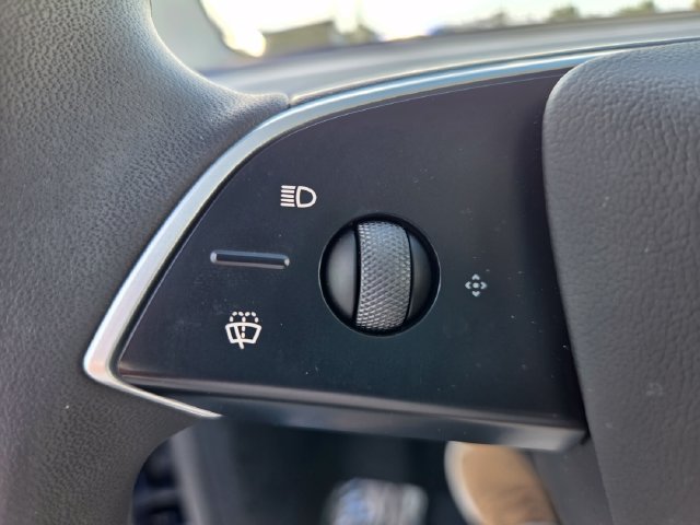 Used 2026 Tesla Model Y Long Range RWD image 39