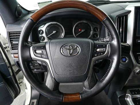 Used 2021 Toyota Land Cruiser image 9