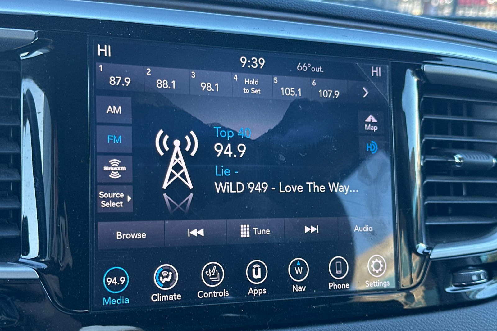 Used 2019 Chrysler Pacifica Touring-L w/ Advanced Safetytec Group FWD image 25