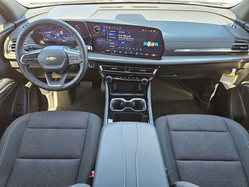 Used 2025 Chevrolet Traverse LT w/ Driver Confidence Package image 15