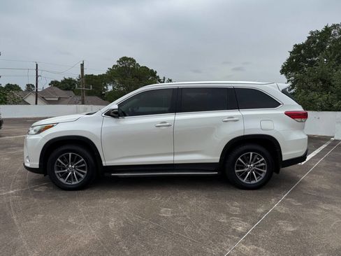 Used 2019 Toyota Highlander XLE FWD image 5