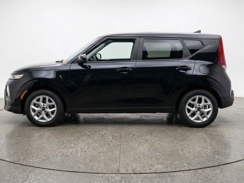 Used 2025 Kia Soul LX w/ LX Technology Package FWD image 5