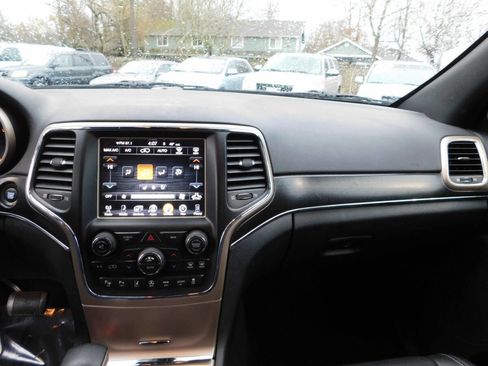 Used 2017 Jeep Grand Cherokee Limited w/ Luxury Group II image 8