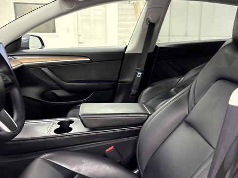 Used 2023 Tesla Model 3 Standard Range image 4