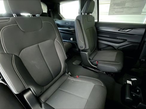 New 2025 Jeep Grand Cherokee L Laredo w/ Luxury Tech Group I image 10