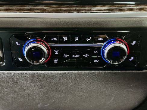 Used 2025 GMC Sierra 1500 Elevation image 23