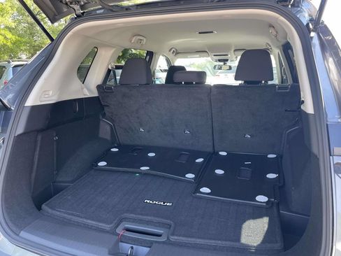 Used 2025 Nissan Rogue S FWD image 11