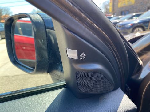 Used 2016 Volvo XC70 T5 Premier w/ Proximity Package image 23