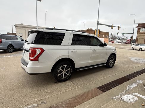 Used 2020 Ford Expedition XLT w/ Equipment Group 202A image 3