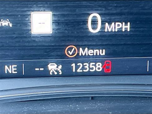 Used 2023 Chevrolet Traverse RS image 12