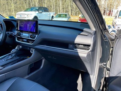 Used 2024 Toyota Grand Highlander AWD image 13