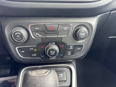 Used 2018 Jeep Compass Sport w/ Tech Group FWD image 28