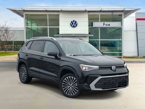 New 2026 Volkswagen Taos SE image 1