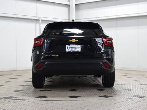 New 2026 Chevrolet Trax LS w/ LS Convenience Package FWD image 7