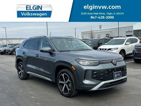 Certified 2025 Volkswagen Tiguan SE w/ Panoramic Sunroof Package AWD/4WD image 1