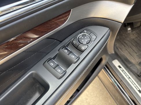 Used 2017 Ford Explorer Platinum image 15