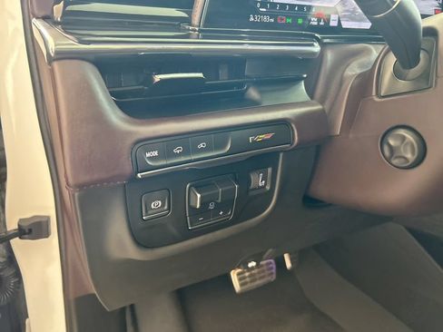 Used 2024 Cadillac Escalade V AWD/4WD image 60