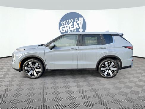 New 2026 Mitsubishi Outlander SE image 29