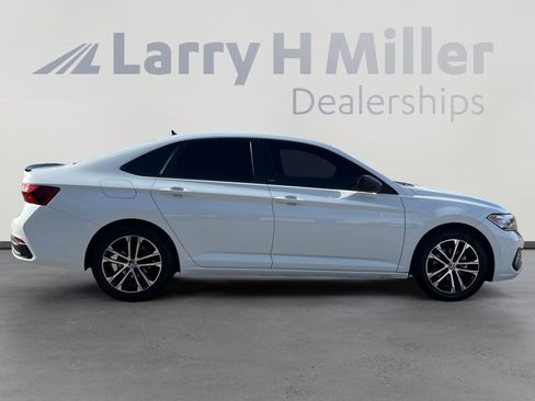 Used 2024 Volkswagen Jetta Sport image 6