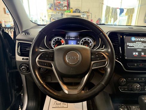 Used 2019 Jeep Cherokee Limited AWD/4WD image 14