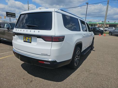 Used 2024 Jeep Wagoneer L Series II AWD/4WD image 3